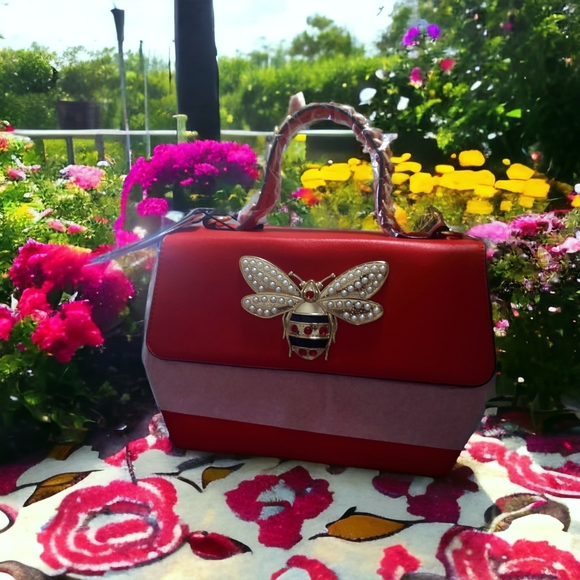Beautiful Glamorous Red Tote Bag Satchel with Matching Wallet Set - Picture 3 of 4